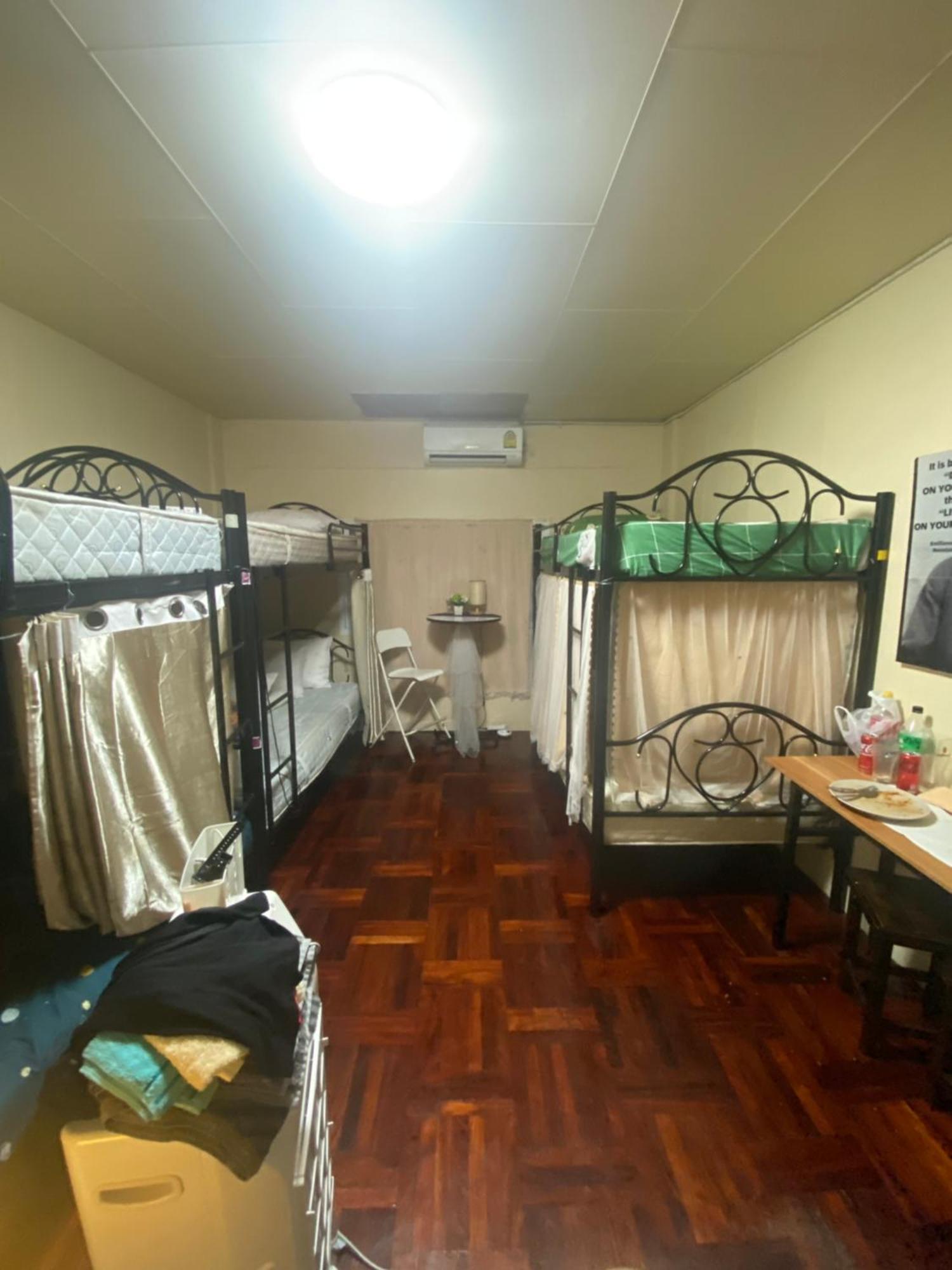 W District Guesthouse Bangkok Exterior photo