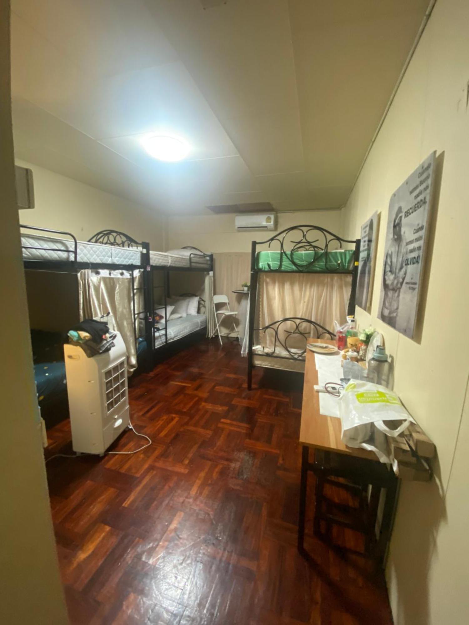 W District Guesthouse Bangkok Exterior photo