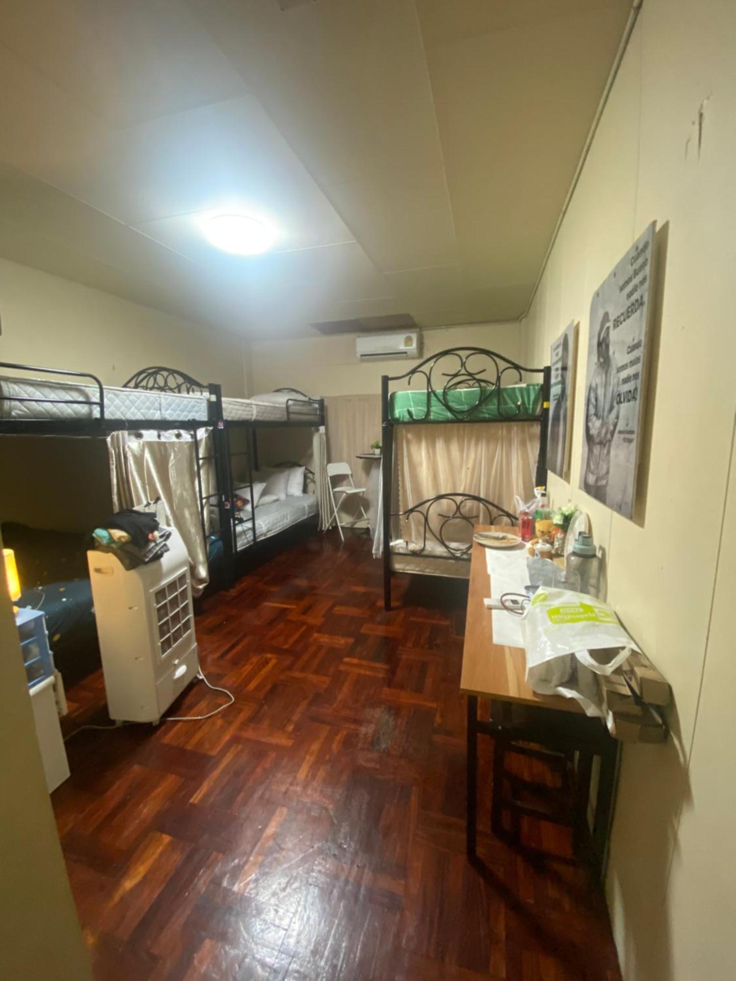 W District Guesthouse Bangkok Exterior photo
